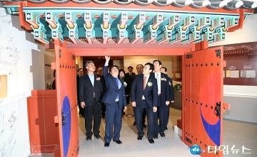 대전효문화진흥원 돌아보는 권선택 시장!