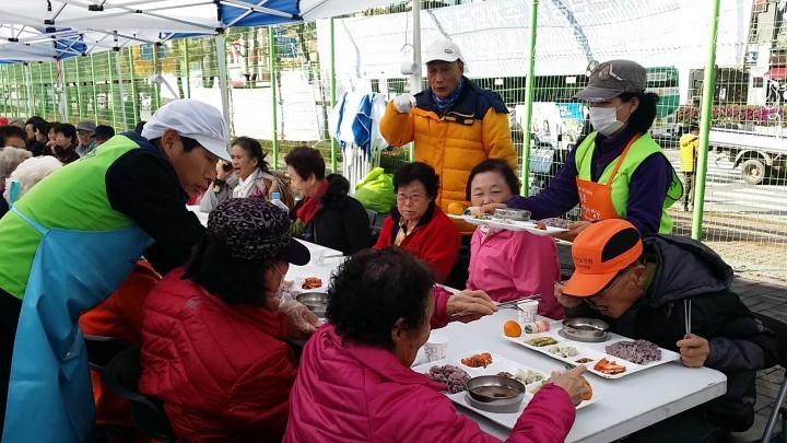 ‘참! 좋은 사랑의 밥차’ 운영 내년을 기약하며...