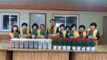 충주 호암직동향기누리봉사회  밑반찬 전달  말벗이 돼 