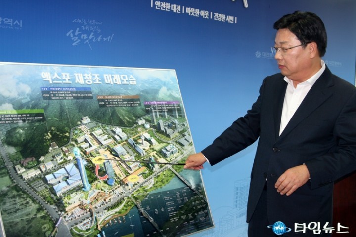 사이언스콤플렉스 설명하는 권선택 대전시장