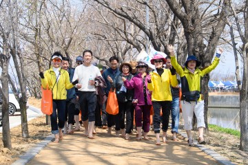구미시, 맨발로 건강 챙기세요…구미시, 황토맨발길 ‘인기만점’