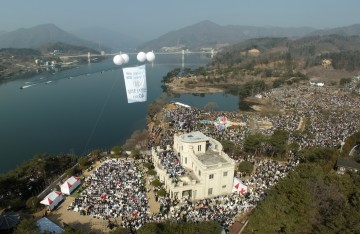 신천지 창립 40주년 기념식… 3만여 명 운집