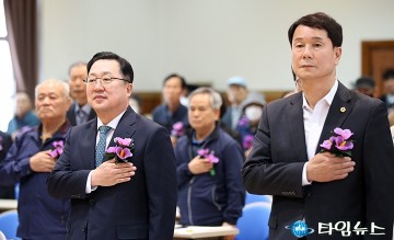 ‘제105주년 대한민국임시정부 수립 기념식’에서 국민의례 하는 이장우·이상래