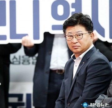 이은권 선거사무소 개소식에 참석한 최충규 대덕구청장