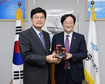 이춘희 세종시장, 축산환경협회 감사패 받아!