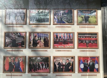 주중 北대사관, ‘김정은·김주애’ 투샷 전면 배치… 후계 구도 공식화하나