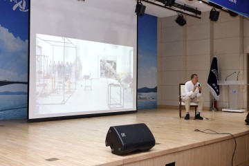 신안군, 세계적인 철 조각가 안토니 곰리 특별 강연 개최