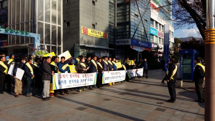 창원시 환경미화원, 쓰레기 불법투기 근절 분리배출 실천 캠페인 ‘눈길’