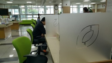 흥)봉명1동 민원창구 안심 칸막이 설치 운영