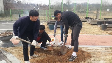 청주 도시농업관 청사 내 자두, 체리, 복숭아 등 유실수 20여 그루 식재