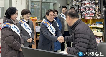 박범계 국회의원, 지역 골목상권 설 명절 장보기에 나서