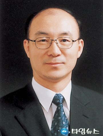 김조원 신임 민정수석...과거 언론계의 주목받던 인물(최초 언론사 과징금부과 취소 경위밝히는 핵심 실무 책임자)