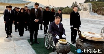 이상민 의원, 현충원 참배를 시작으로 공식선거운동 돌입
