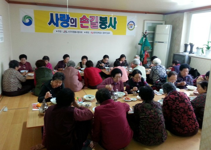 대전 서구, ‘사랑의 손길 봉사대’ 지역 어르신 200여 명에 떡국 대접