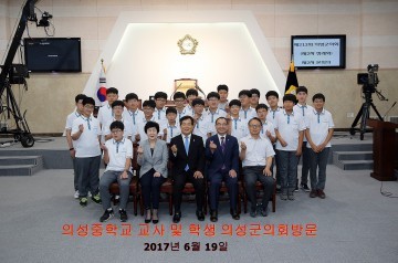 의성중학교 의성군의회 찾아 군정질문 방청