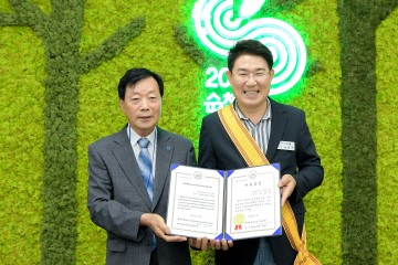 순천시장, 세계자유민주연맹 ‘자유장’ 수상