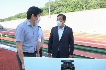 최민호 세종시장, 은하수 교차로 현장 점검 나서
