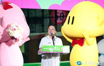 “성혼을 선포합니다”…이장우 대전시장, 꿈돌이 결혼식 주례