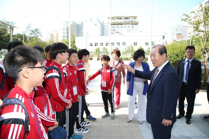 구청장, 국제 유소년축구 친선교류전 참가 선수 격려
