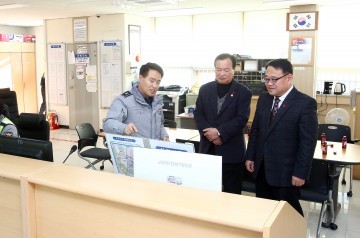 대전 유성구의회 민태권 의장·송봉식 부의장, 지구대치안센터 격려방문