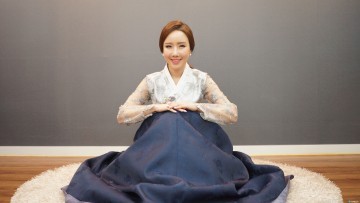 걸그룹 '파파야' 출신 조은새가 한복을 입은 고운 자태를 공개했다.