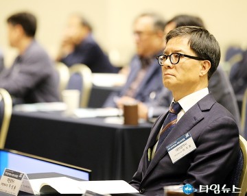 대전지속가능발전협의회 포럼에 참석한 이석봉 대전시 경제과학부시장