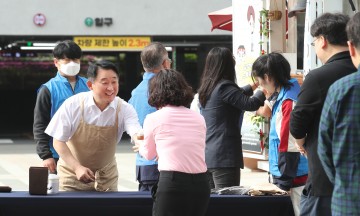 서철모 서구청장, 공무원 격려 위해 커피 나눔 행사