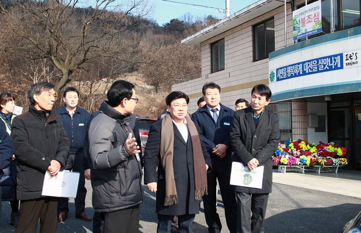 권선택 대전시장, 설 맞아 추모공원 방문