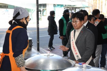 최충규 대덕구청장, 설맞이 전통시장 방문…지역경제 활력 도모