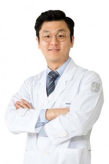 선치과병원 치주과 신동수 과장, 임플란트 후 잇몸병 주의하세요!