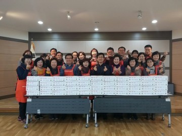 분평동 자원봉사대 사랑의 고추장 가래떡 전달로 온정 나눠 