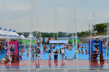 영주시, 삼각지마을 바닥분수 가동 