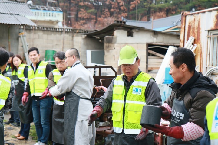 따뜻한 온기를 전하는 사랑의 연탄 나눔