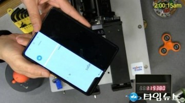 접고 펴고 12만번 견뎌낸 갤럭시폴드,가격은 얼마일까?