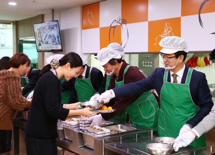 대전 유성구, 이색 시무식! 하이파이브로 힘찬 출발 다짐