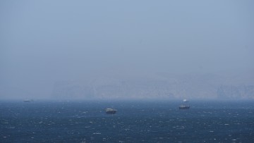 이란 혁명수비대 “호르무즈 군함 통과 시 강력 대응” 보복 경고