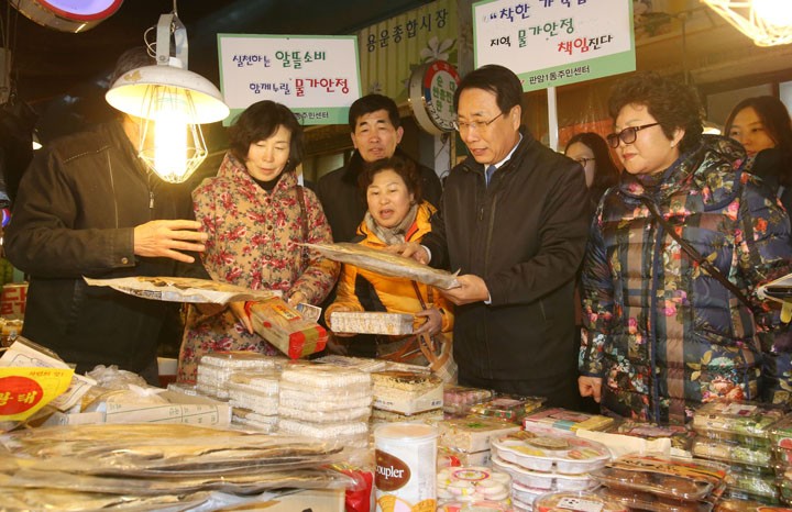 한현택 동구청장, “명절엔 역시 전통시장이 최고!“