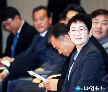 ‘이경’ 북콘서트에 참석한 박정현 최고위원