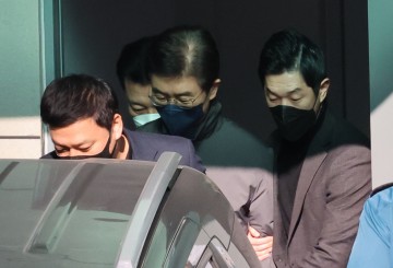 경찰, '장악기관 A4 받은' 김봉식 서울경찰청장 직위해제..