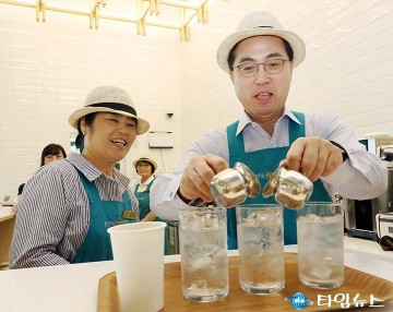 박희조 동구청장, 행복한어르신복지관 ‘1일 복지관장’ 활약