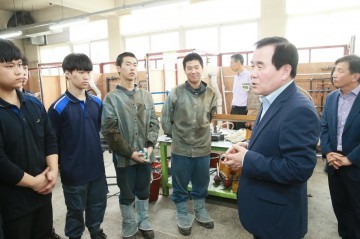 김지철 충남교육감, 미래는 기능인이 인정받는 능력 중심 사회가 될 것!