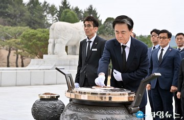 김태흠 충남지사, 서해수호의 날 국립대전현충원 참배…“영웅들의 희생, 충남이 기억하겠습니다”