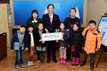 공립 용평 보듬이 나눔이 어린이집(원장 최은순) 평창장학회 장학금 기탁