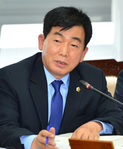 충남도의회 김석곤 의원, 도내 초·중·고 실내 계단 학생 안전 위협