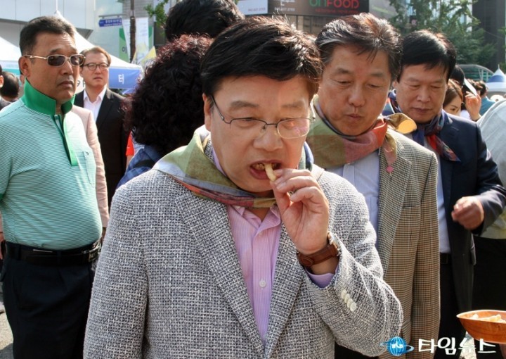권선택 대전시장, 스낵 맛있네!
