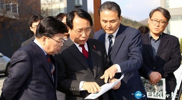 한현택 동구청장, 권선택 시장에게 설명!