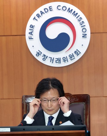 공정위, 쿠팡 ‘시장지배적 사업자’ 여부 첫 심판… 끼워팔기 제재 수순