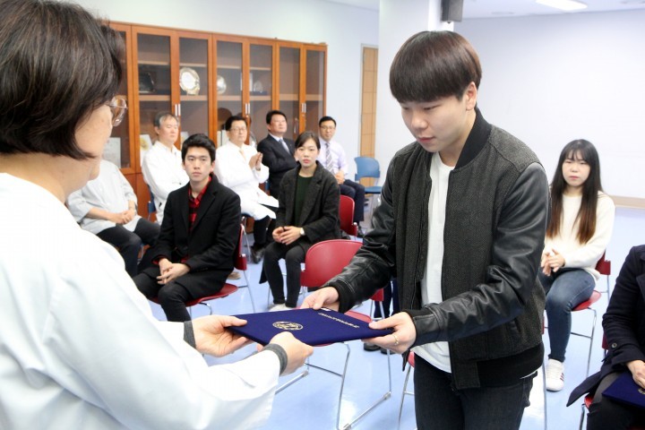 범석학술장학재단, 2015학년도 2학기 범석장학증서 수여식 개최