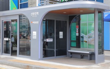 한국타이어, 대전 대덕구에 스마트 버스승강장 기증