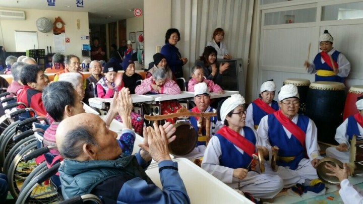 영동 심천면 심너울 농악대, 보생원 방문 재능기부 봉사활동 펼쳐